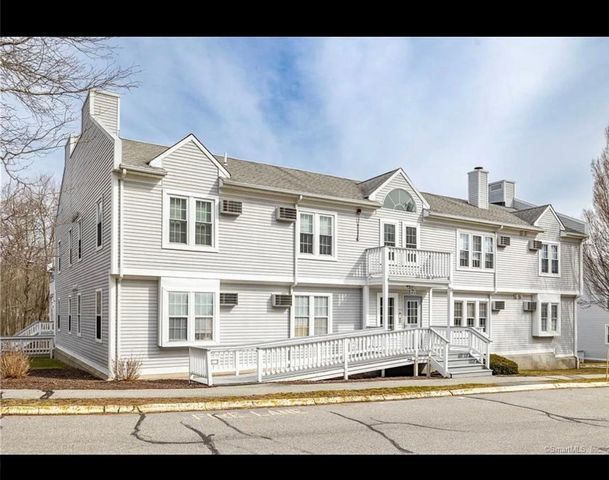 82 Longview St #6, Waterford, CT 06385