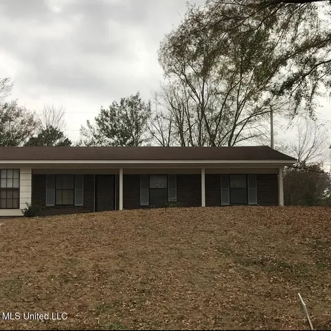 840 White Cir, Grenada, MS 38901