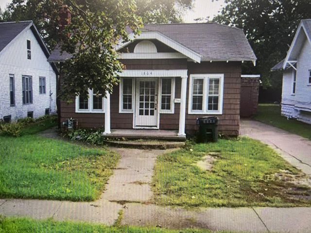 1864 Wood St, Muskegon, MI 49442