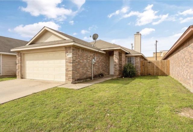 9212 Coral Ln, Fort Worth, TX 76140