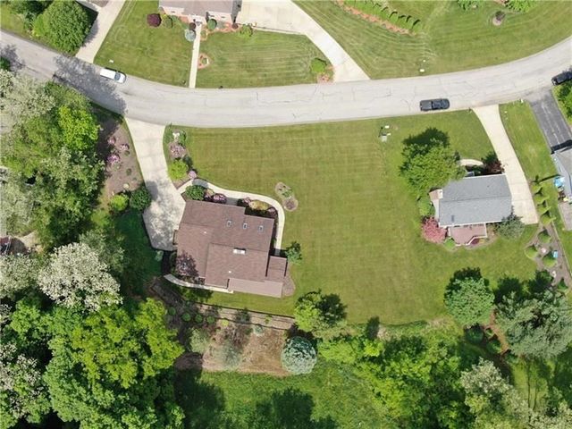 112 Boxwood Dr, Bridgeville, PA 15017