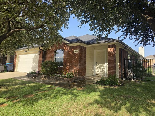 12112 Lamington Dr, Fort Worth, TX 76244