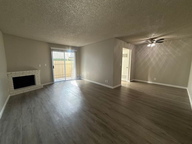 400 W  Gettysburg Ave, Clovis, CA 93612