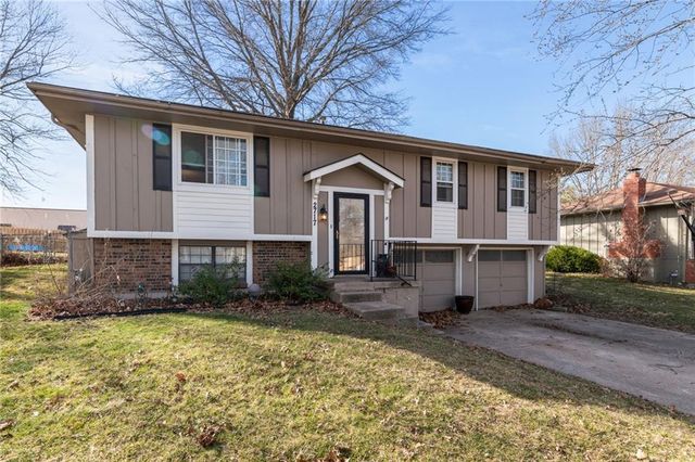 2717 SW 5th St, Blue Springs, MO 64014