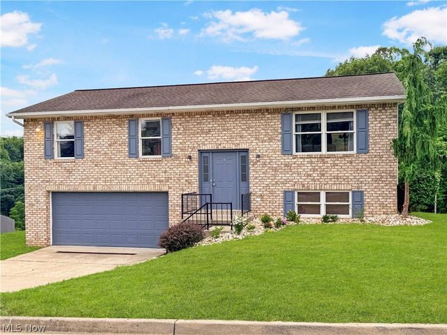 3233 Saint Charles Dr, Steubenville, OH 43952