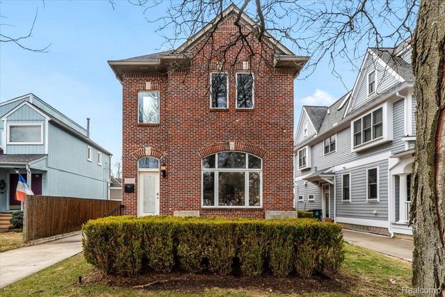 960 Davis Ave, Birmingham, MI 48009
