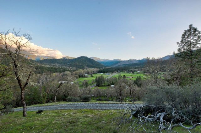 2328 Foots Creek Rd, Gold Hill, OR 97525