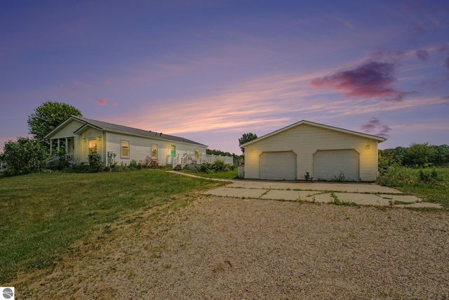 1448 E  Walton Rd, Shepherd, MI 48883