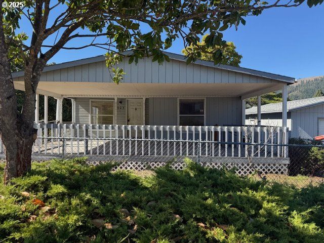 903 Cook St, Myrtle Creek, OR 97457