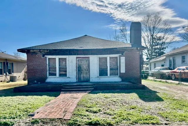1103 Strong Ave, Greenwood, MS 38930