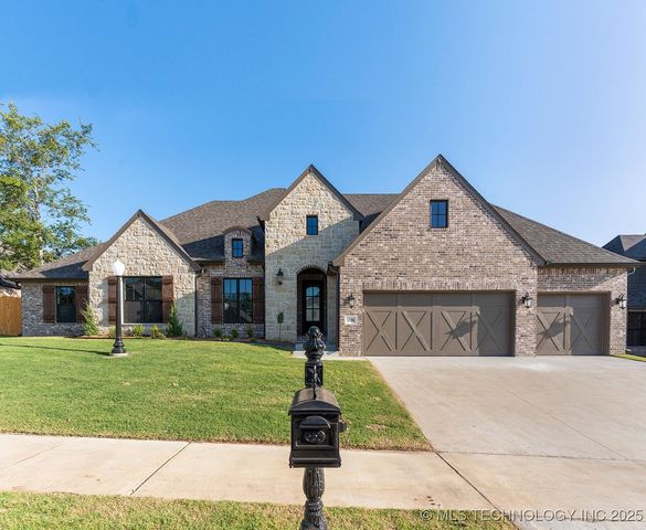 1506 Pinecrest Dr, Claremore, OK 74017