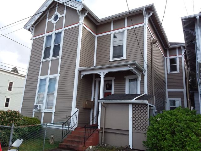 591 Commercial St   #1, Astoria, OR 97103