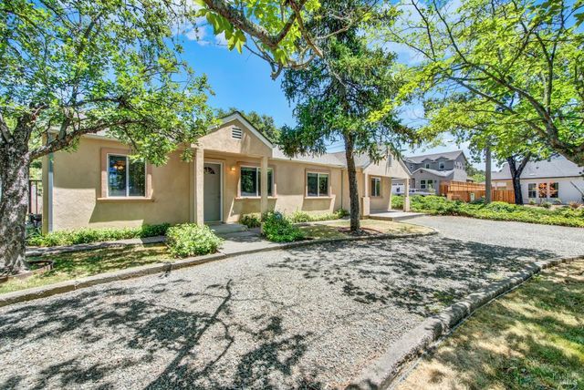 1578 East Avenue, Napa, CA 94559