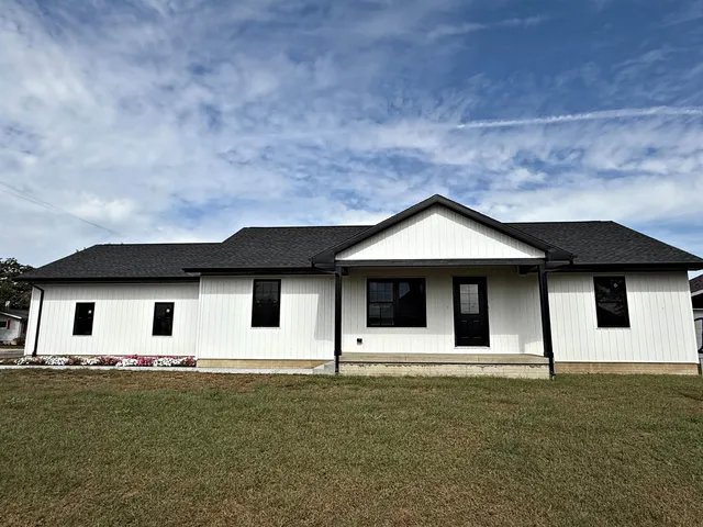 501 E  Dubuque St, Quasqueton, IA 52326