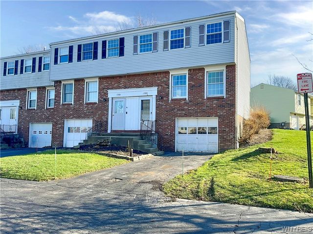 1388 Independence Dr, Derby, NY 14047
