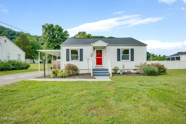 1018 Broad St, Elizabethton, TN 37643