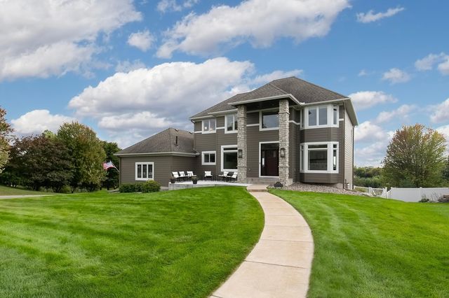 2319 Fawn Hill Ct, Chanhassen, MN 55317
