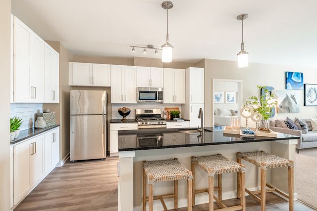 8115 Evening Star Dr #460, Pasadena, MD 21122