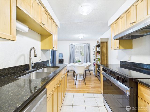 8627 25th Avenue SW #B, Seattle, WA 98106
