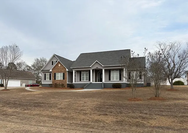 33 Surrey Cir, Tifton, GA 31793