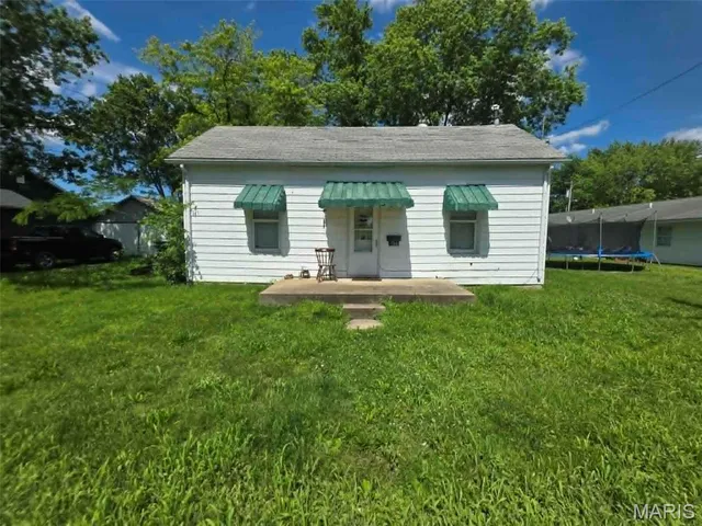 708 Cherry St, Montgomery City, MO 63361