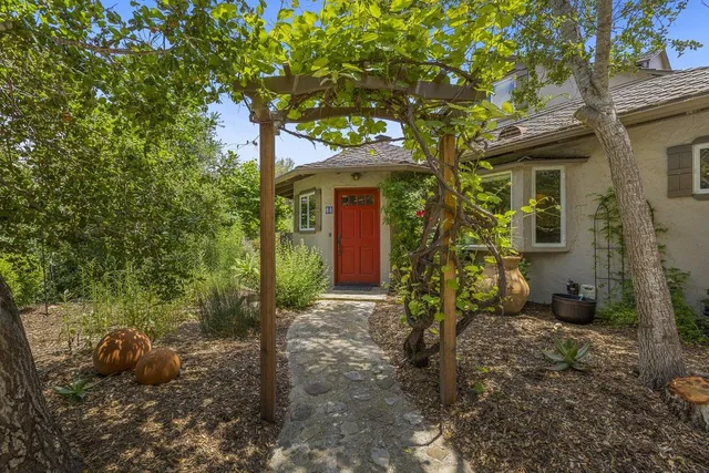 66 Taormina Ln, Ojai, CA 93023