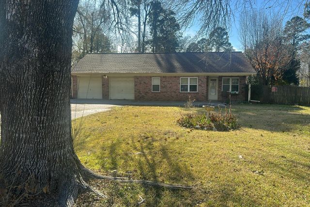 325 Pine Harbor Dr, Onalaska, TX 77360