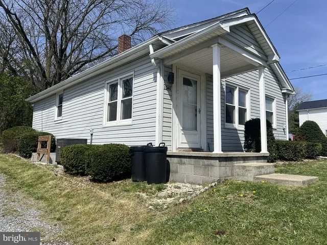 1040 N  Spring St, Everett, PA 15537