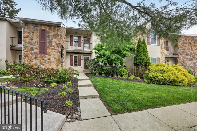 119 Valley Stream Cir #119B, Wayne, PA 19087