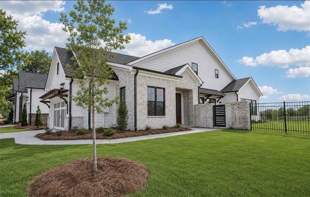118 Herring Dr, Hoschton, GA 30548