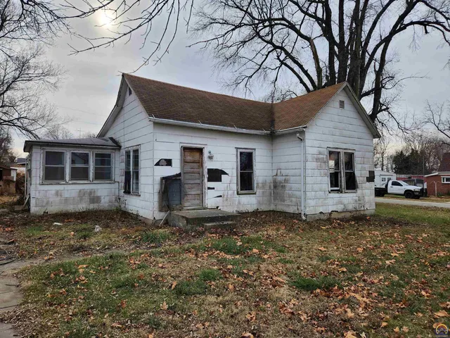 741 Cedar St, Everest, KS 66424