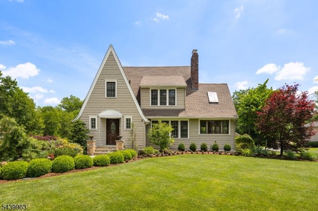 225 Walnut St, Livingston, NJ 07039