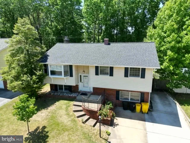 536 Crestpark Dr, Glen Burnie, MD 21061
