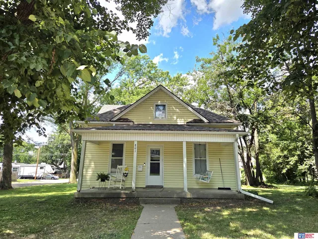 801 N  12th St, Beatrice, NE 68310