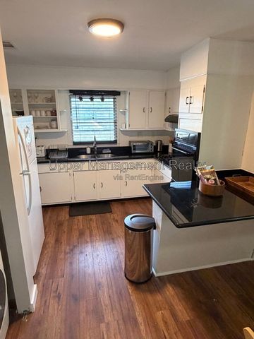 3314 Carondelet St #B, New Orleans, LA 70115