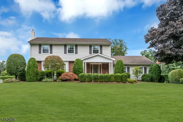 9 Rose Ct, Flanders, NJ 07836
