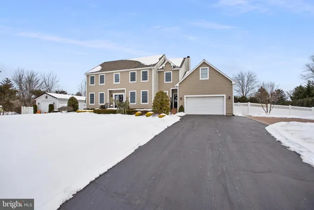 203 Holmes Mill Rd, Cream Ridge, NJ 08514