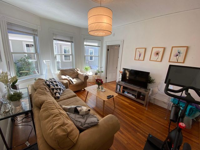 176 Elm St   #11, Cambridge, MA 02140