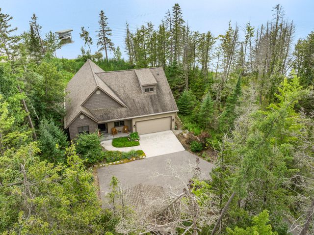 239 Sturgeon Bay Rd, Indian River, MI 49749