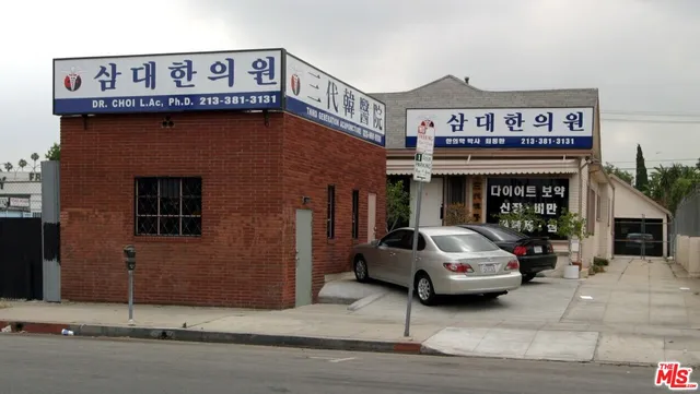 220 N  Oxford Ave, Los Angeles, CA 90004
