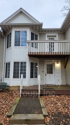 277 W  Treehouse Ln, Round Lake, IL 60073