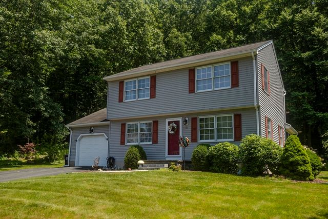 10 Scott Hollow Dr, Holyoke, MA 01040