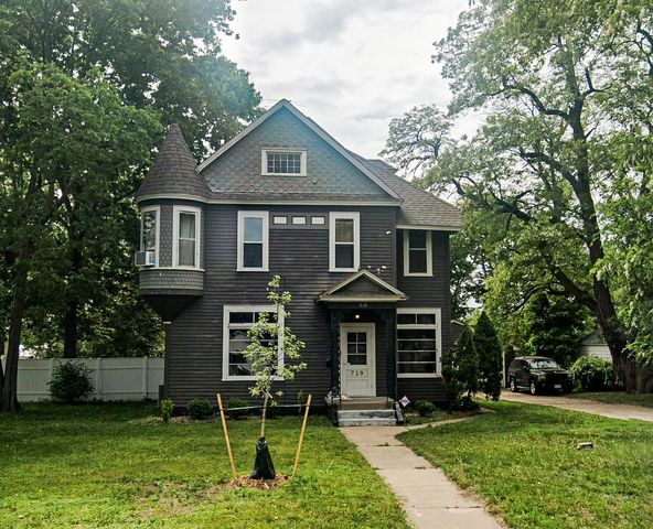 719 Summit Ave, Saint Paul Park, MN 55071