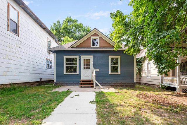 315 W  7th St, Newton, KS 67114