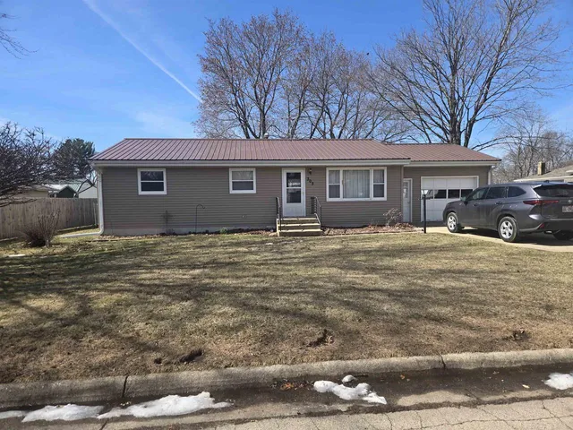 303 E 7 th Avenue, Brodhead, WI 53520