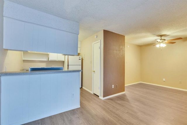 400 W  34th St #202, Austin, TX 78705