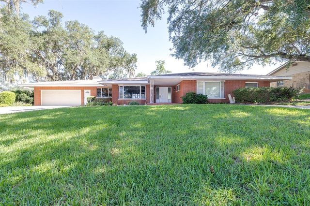 300 CREST DRIVE, Haines City, FL 33844