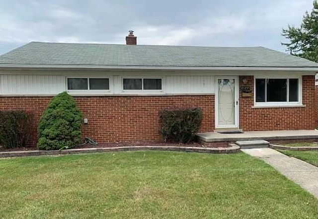 25375 Collingwood St, Roseville, MI 48066