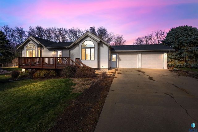 3661 Coves North Dr, Chester, SD 57016