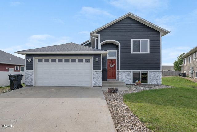 2113 23rd St W, Williston, ND 58801